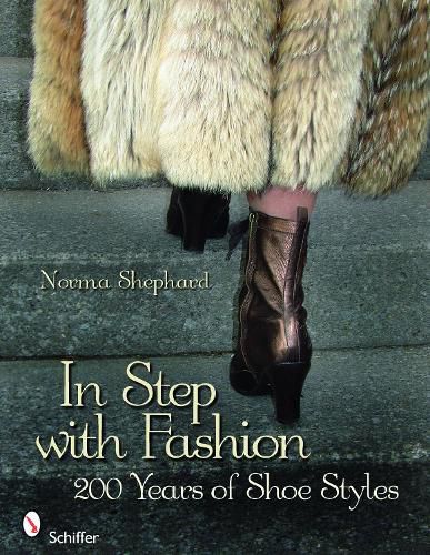 Cover image for In Step with Fashion: 200 Years of Shoe Styles