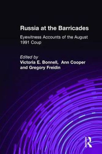 Cover image for Russia at the Barricades: Eyewitness Accounts of the August 1991 Coup: Eyewitness Accounts of the August 1991 Coup