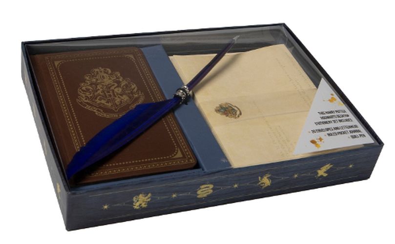 Cover image for Harry Potter: Hogwarts' School of Witchcraft and Wizardry Desktop Stationery Set