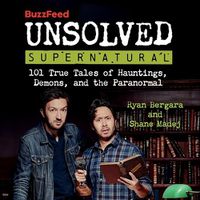 Cover image for Buzzfeed Unsolved Supernatural: 101 True Tales of Hauntings, Demons, and the Paranormal