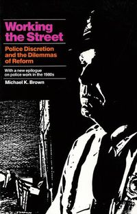 Cover image for Working in the Street: Police Discretion and the Dilemmas of Reform