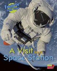 Cover image for A Visit to a Space Station: Fantasy Science Field Trips (Fantasy Science Field Trips)