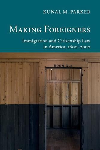 Cover image for Making Foreigners: Immigration and Citizenship Law in America, 1600-2000