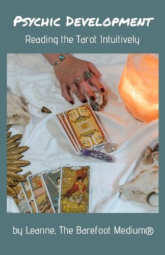 Cover image for Psychic Development: Reading the Tarot Intuitively