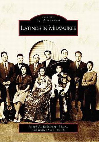 Cover image for Latinos in Milwaukee Wi