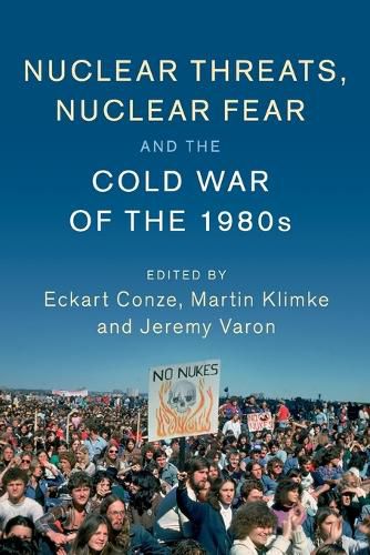 Cover image for Nuclear Threats, Nuclear Fear and the Cold War of the 1980s