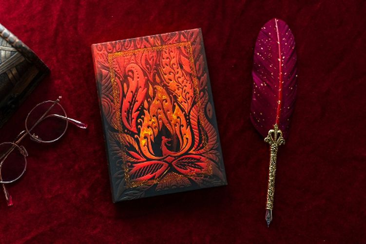 Cover image for Carrie (Stephen King) Midi Unlined Hardcover Journal (Elastic Band Closure)