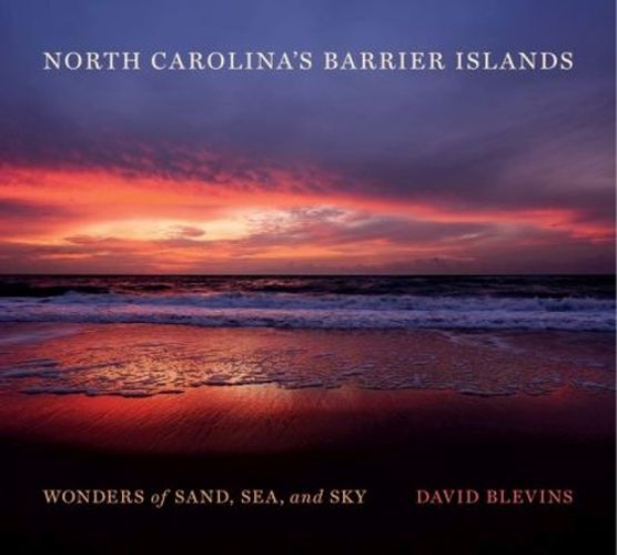 Cover image for North Carolina's Barrier Islands: Wonders of Sand, Sea, and Sky