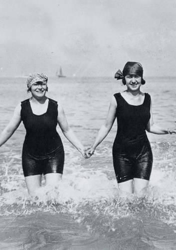 Cover image for Carnet Blanc, Trois Baigneuses, Deauville, 1919