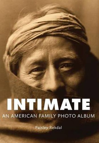 Cover image for Intimate: An American Family Photo Album