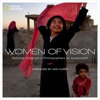 Cover image for Women of Vision: National Geographic Photographers on Assignment