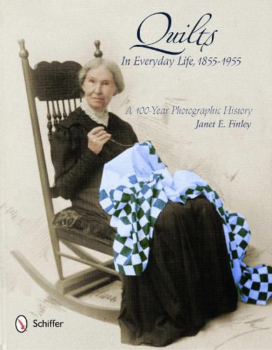 Cover image for Quilts in Everyday Life, 1855-1955: A 100-Year Photographic History