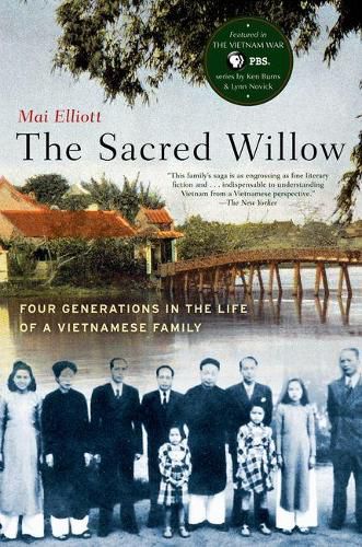 Cover image for The Sacred Willow: Four Generations in the Life of a Vietnamese Family