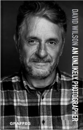 Cover image for An Unlikely Photographer