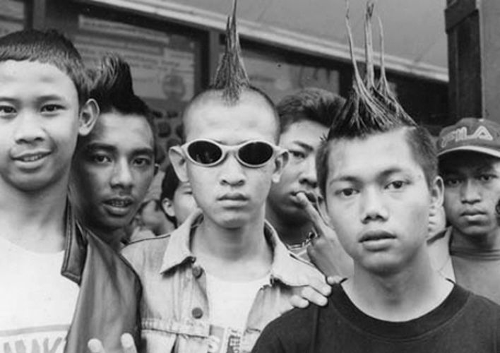 Cover image for Making Scenes: Reggae, Punk, and Death Metal in 1990s Bali