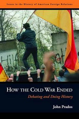 Cover image for How the Cold War Ended: Debating and Doing History