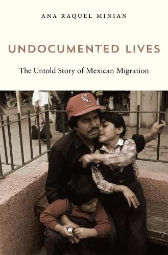 Cover image for Undocumented Lives: The Untold Story of Mexican Migration