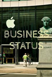 Cover image for Business Status: Money-Making Machine