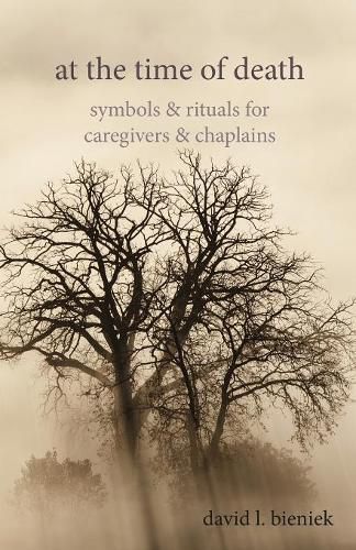 Cover image for At the Time of Death: Symbols & Rituals for Caregivers & Chaplains