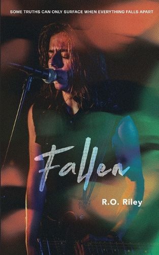 Cover image for Fallen (Fledged Book 2)