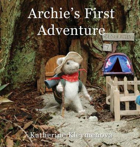 Cover image for Archie's First Adventure