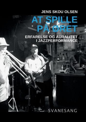 Cover image for At spille pa oret: Erfarelse og auralitet i jazzperformance