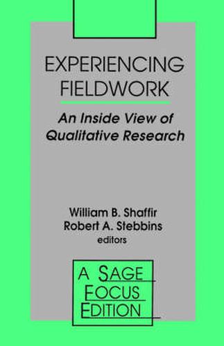 Cover image for Experiencing Fieldwork: An Inside View of Qualitative Research