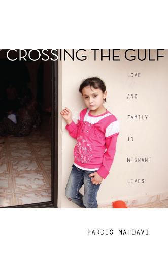 Cover image for Crossing the Gulf: Love and Family in Migrant Lives