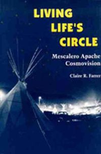 Cover image for Living Life's Circle