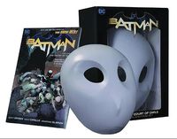 Cover image for Batman: The Court of Owls Mask and Book Set