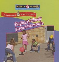 Cover image for Playing at School / Juego En La Escuela