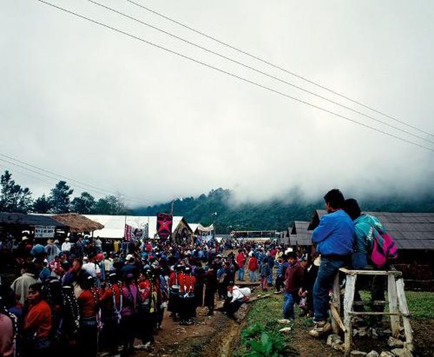 Cover image for Bruno Serralongue. Encuentro, Chiapas 1996