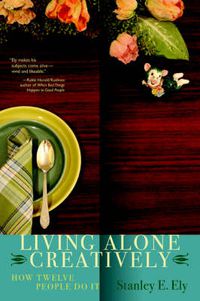 Cover image for Living Alone Creatively: How Twelve People Do It