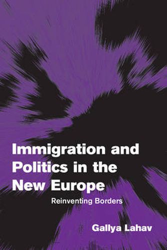 Cover image for Immigration and Politics in the New Europe: Reinventing Borders