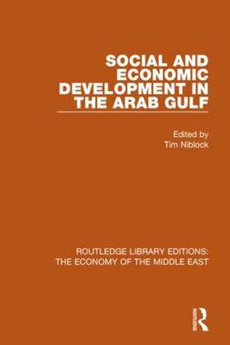 Cover image for Social and Economic Development in the Arab Gulf
