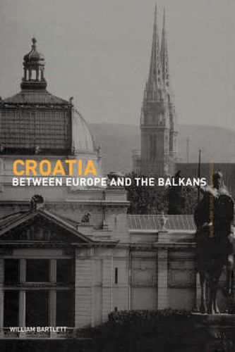 Cover image for Croatia: Between Europe and the Balkans