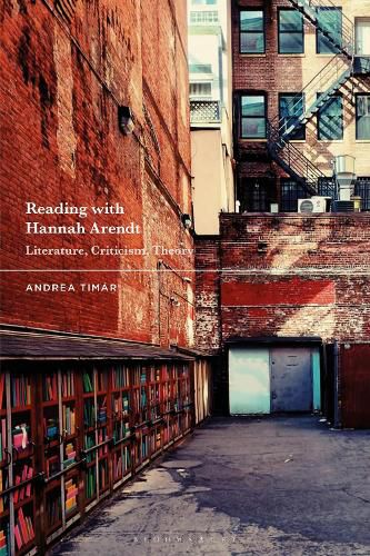 Cover image for Reading with Hannah Arendt