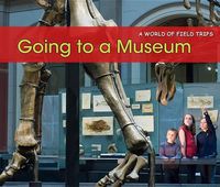 Cover image for Going to a Museum (A World of Field Trips)