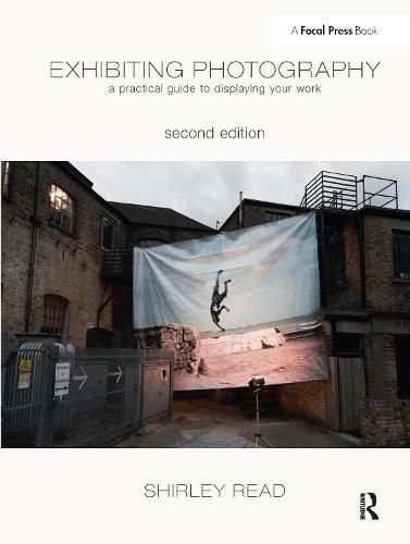 Cover image for Exhibiting Photography: A Practical Guide to  Displaying Your Work