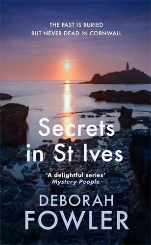 Cover image for Secrets in St Ives