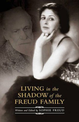 Cover image for Living in the Shadow of the Freud Family