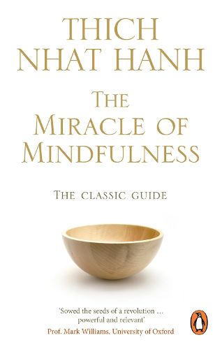 Cover image for The Miracle of Mindfulness: The Classic Guide to Meditation by the World's Most Revered Master