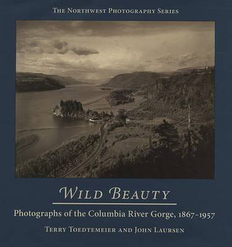 Cover image for Wild Beauty: Photographs of the Columbia River Gorge, 1867-1957