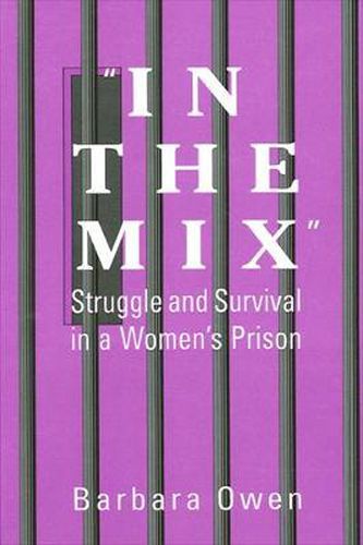 Cover image for In the Mix: Struggle and Survival in a Women's Prison