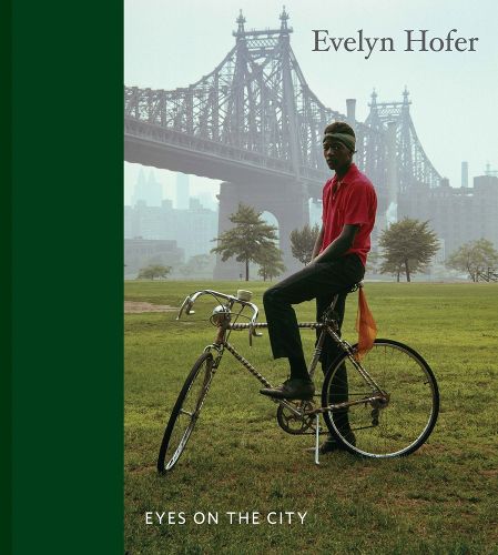 Cover image for Evelyn Hofer: Eyes on the City