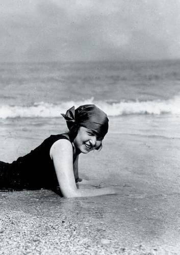 Cover image for Carnet Blanc, Baigneuse Allongee, Deauville, 1919