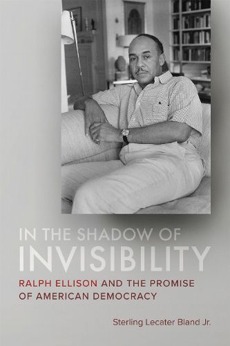 Cover image for In the Shadow of Invisibility: Ralph Ellison and the Promise of American Democracy