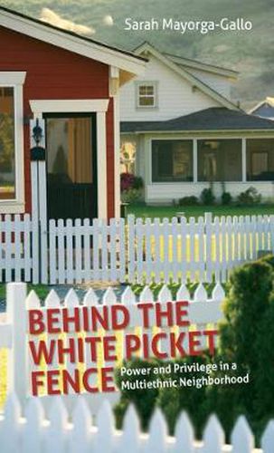 Cover image for Behind the White Picket Fence: Power and Privilege in a Multiethnic Neighborhood