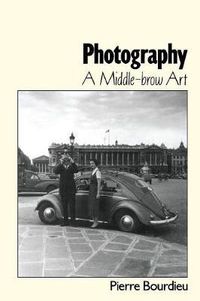 Cover image for Photography: A Middle-Brow Art