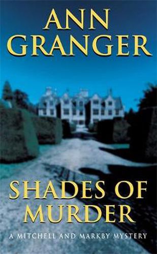 Cover image for Shades of Murder (Mitchell & Markby 13): An English village mystery of a family haunted by murder